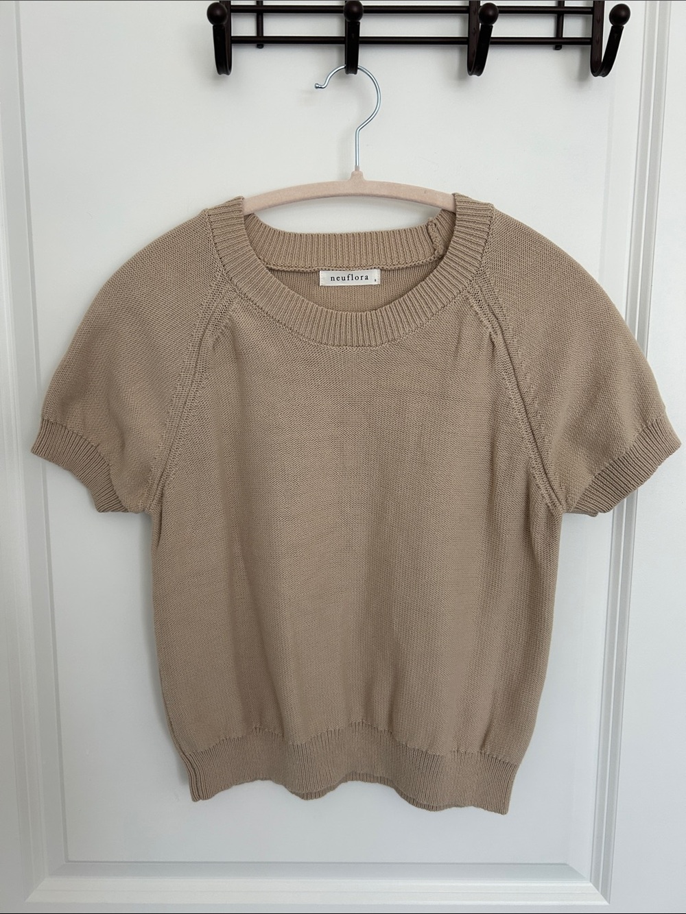 Neuflora Houlton Short Sleeve Knit Top in Beige